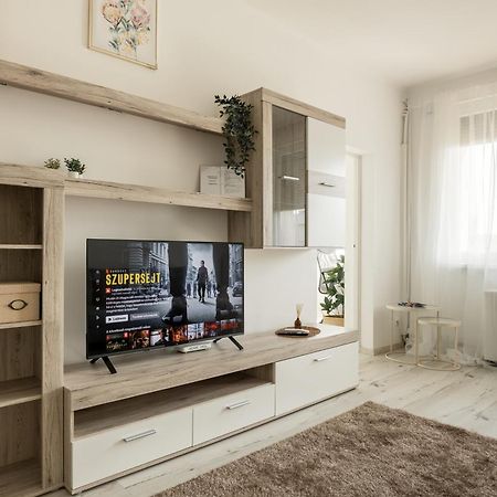 Malompark Apartman With Free Parking Debrecen Ngoại thất bức ảnh