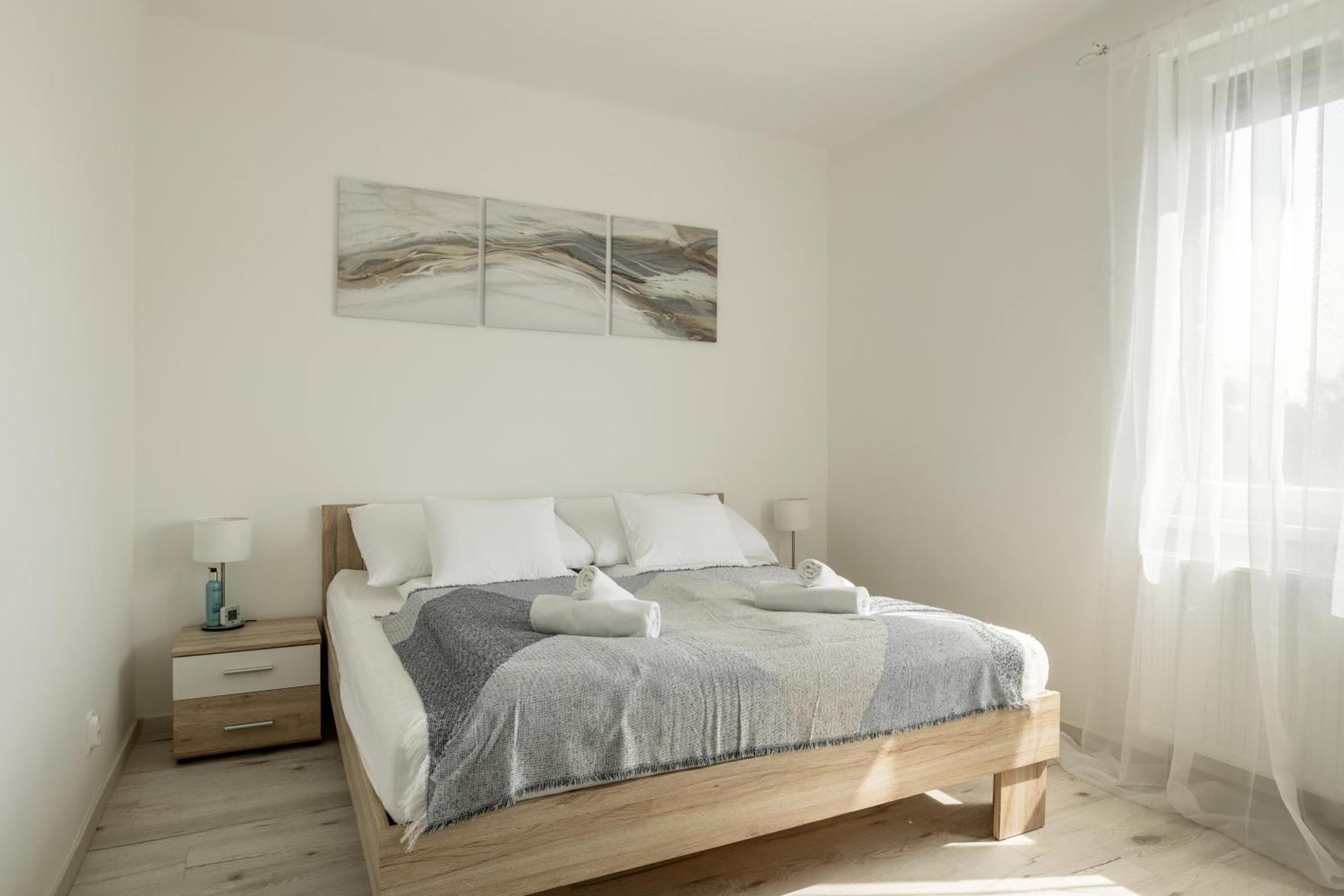 Malompark Apartman With Free Parking Debrecen Ngoại thất bức ảnh