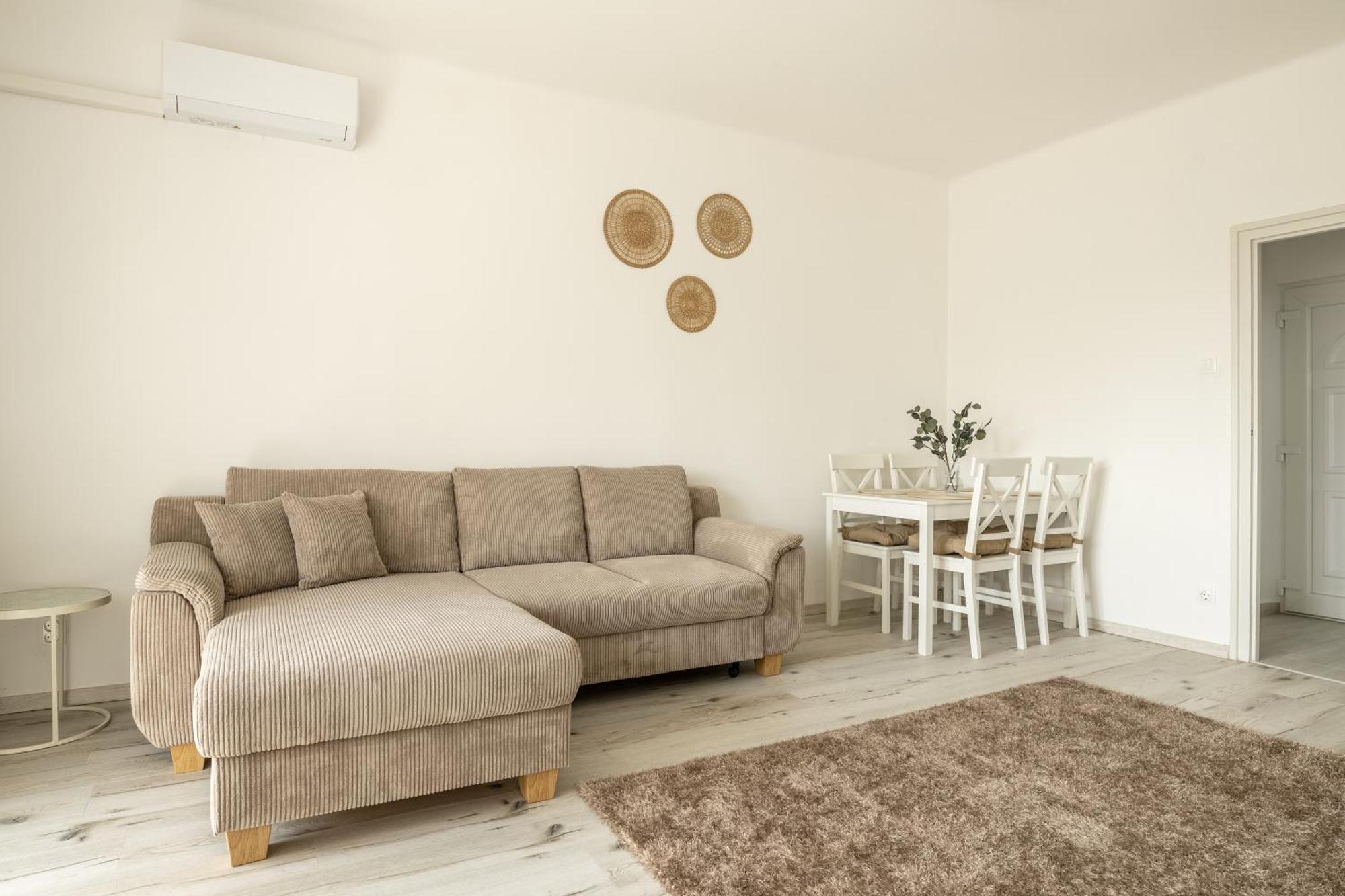 Malompark Apartman With Free Parking Debrecen Ngoại thất bức ảnh